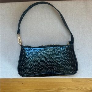 Elegant Black Crocodile-Embossed Women's Bag